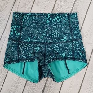 NWT Lululemon Floral Lace Boogie Shorts Roll Down